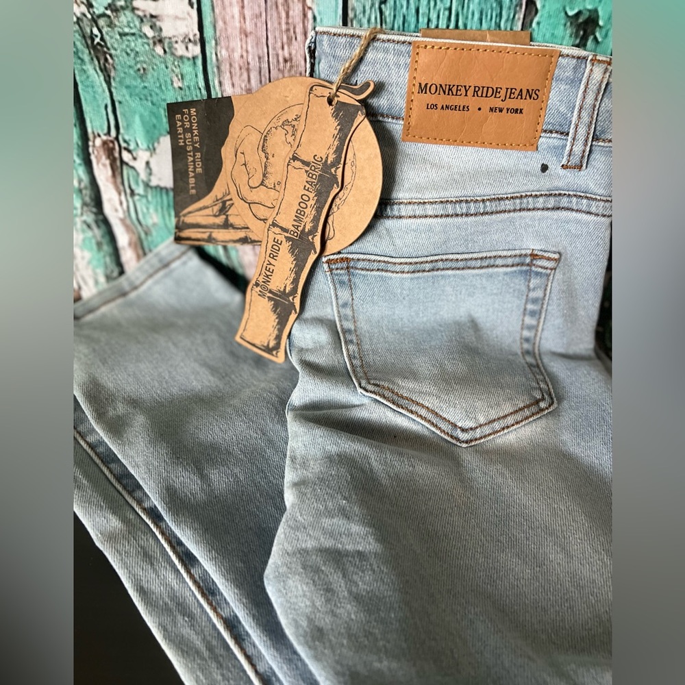 High waisted jeans!